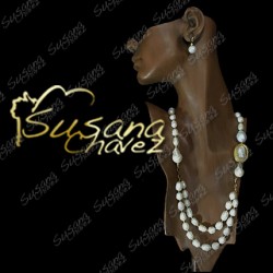 Collar de Perla y Calabazos blancos con accesorios de chapa de oro
