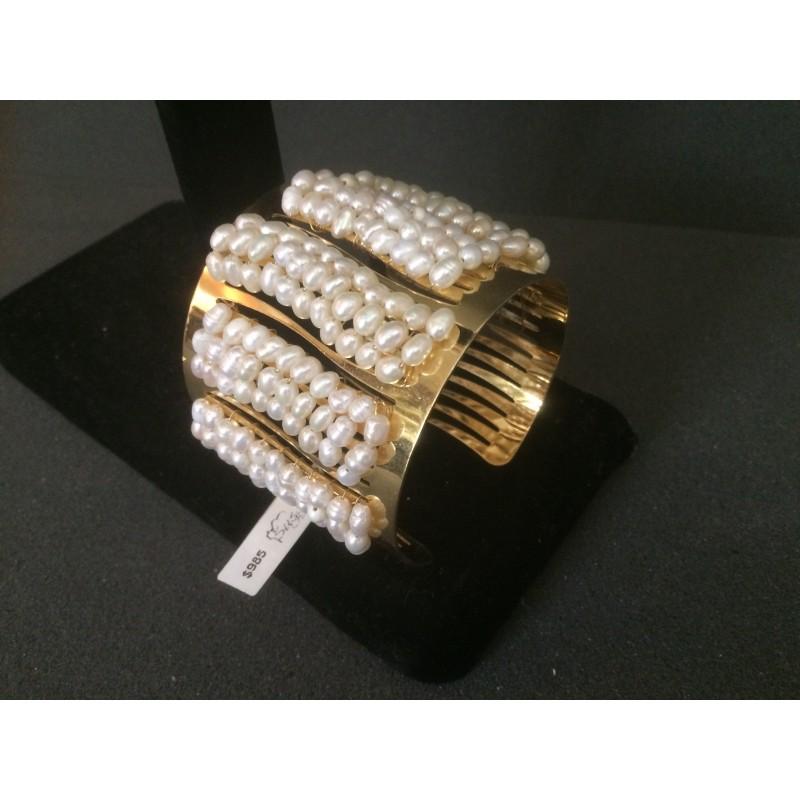 Brazalete chapa de oro y perlas